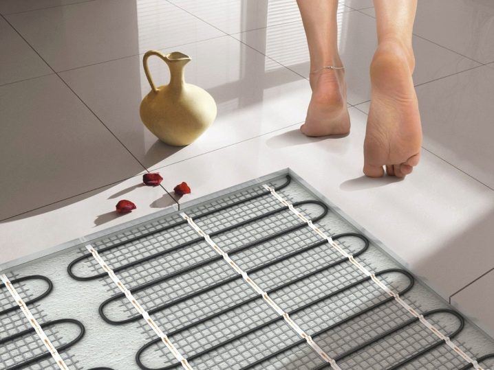 Теплый пол для ванной комнаты под плитку: типы и особенности монтажа